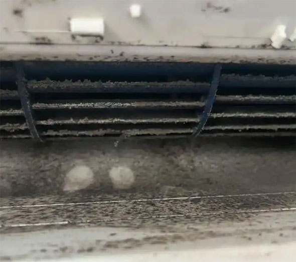 大厂空调吹的风有股烧焦味是怎么回事